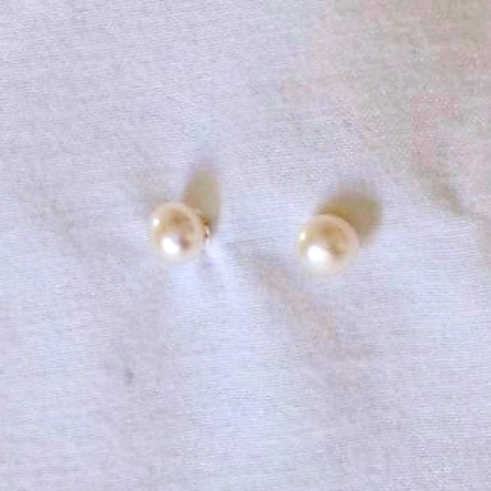 NWOT Natural Freshwater White Pearl Earrings